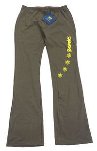 Hnědé flare legíny s nápisem 
