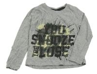 Šedé triko s nápisem 