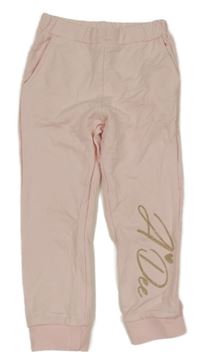 Světlerůžové tepláky s nápisem 