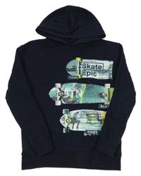 Tmavomodrá mikina se skateboardy a kapucí C&A