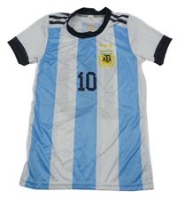 Modro-bílý pruhovaný fotbalový dres s číslem Argentina