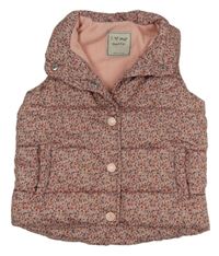 Starorůžová kytičkovaná prošívaná šusťáková zateplená vesta Next