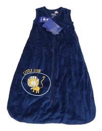 Nové - tmavomodrý sametový zateplený spací pytel se lvíčkem lupilu
