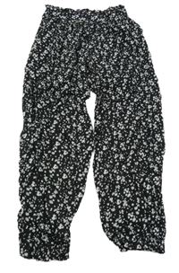 Černo-bílé květované lehké kalhoty Primark