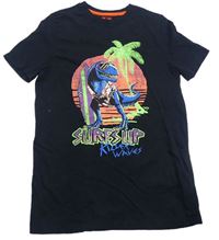 Černé tričko s dinosaurem a surfem F&F