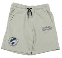 Béžové teplákové kraťasy s nápisy George