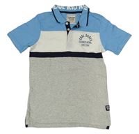 Šedo-modro-bílé polo tričko s nápisem C&A