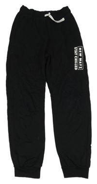 Černé tepláky s nápisem H&M