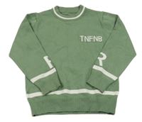 Zelený lehký svetr s bílým pruhem a nápisem 