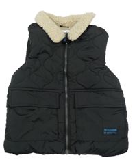 Černá šusťáková prošívaná zateplená vesta s beránkem F&F