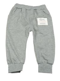 Světlešedé lehké tepláky s nášivkou 