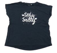 Tmavomodré tričko s nápisem Name it