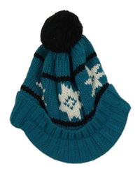 Petrolejovo-bílá čepice se vzorem a bambulí 