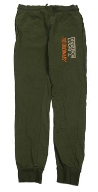 Khaki tepláky s nápisem Destination