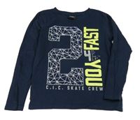 Tmavomodré triko s nápisem a číslem Chapter young