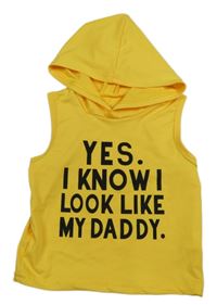 Žlutá vesta s nápisem a kapucí