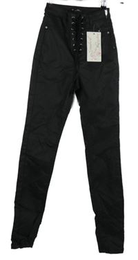 Nové - Dámské černé potažené skinny kalhoty se šněrováním 