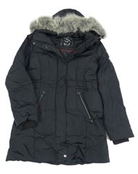 Černý prošívaný šusťákový zimní kabát s drahokamem a kapucí s kožešinou C&A