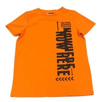 Neonově oranžové sportovní tričko s nápisem Yigga