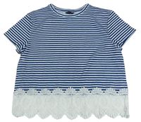 Modro-bílé pruhované lehké crop tričko s krajkou M&Co.