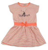 Šedo-růžové pruhované šaty s dívkou 