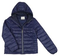 Tmavomodrá šusťáková prošívaná lehká zateplená bunda s kapucí Primark