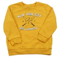 Žlutá mikina s baseballovými pálkami a nápisem Primark