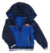 Safírovo-tmavomodrá šusťáková jarní bunda s odepínací kapucí 