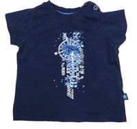 Tmavomodré tričko s kormidlem a nápisy 