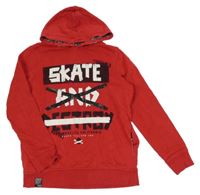 Červená mikina s nápisem a kapucí C&A