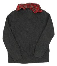 Tmavošedý svetr s kostkovaným košilovým límcem 