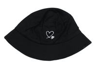 Černý klobouk se srdíčky 
