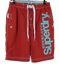 Pánské červené plážové kraťasy s nápisem s logem Superdry 
