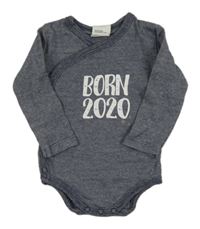 Tmavomodro-bílé pruhované body s nápisem Topomini