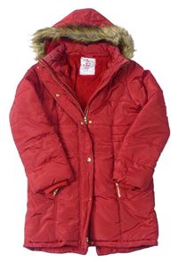 Červená šusťáková zimní parka s kapucí s kožešinou Tu