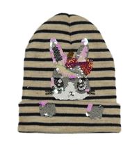 Světlebéžovo-černá pruhovaná pletená čepice se zajíčkem z překlápěcích flitrů H&M