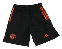 Černo-červeno-zelené funkční fotbalové kraťasy Manchester United Adidas