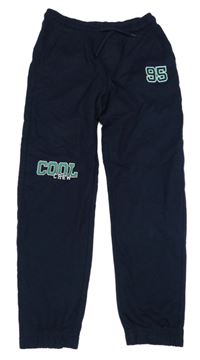 Tmavomodré tepláky s číslem Pep&Co