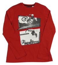 Vínové triko se skejťáky C&A