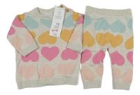 Nové - 2Set - Světlešedobéžový svetr s barevnými srdíčky + pletené kalhoty F&F
