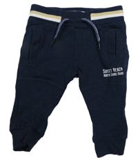 Tmavomodré tepláky s nápisem Dirkje