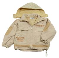 Světlebéžová šusťáková jarní bunda s nápisy a kapucí 