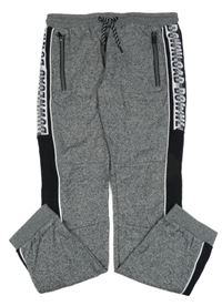 Šedo-černé melírované tepláky s nápisem C&A