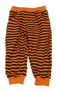 Oranžovo-černé pruhované tepláky 