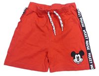 Červeno-černé kraťasy s Mickey a pruhem s nápisy Disney