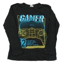 Černé triko s ovladači a číslem Chapter young