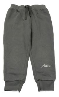 Šedé tepláky s nápisem 