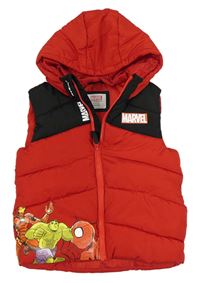Červeno-černá prošívaná šusťáková zateplená vesta s Avengers a kapucí PRIMARK