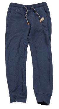 Tmavomodré tepláky s nášivkou Garcia