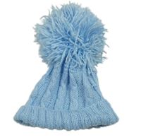 Modrá pletená čepice s bambulí